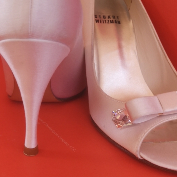 Classy pair of Stuart Weitzman pumps - Picture 14 of 14
